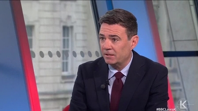 El primer ministro británico propuso un sistema de asistencia social gratuita para los ciudadanos.