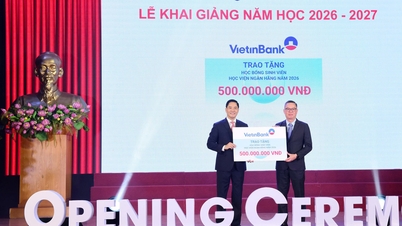 VietinBank otorga becas a estudiantes de la Academia Bancaria.