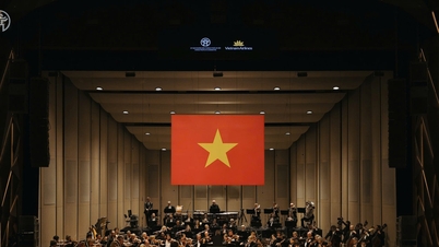 "Tocando el otoño" con más de 100 artistas de la Orquesta Sinfónica de Londres.