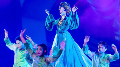 Οι Kieu Anh, Huong Tram, Que Tran, Vo Minh Lam και UPRIZE ολοκληρώνουν το Παγκόσμιο Πολιτιστικό Φεστιβάλ.