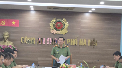 เป็นครั้งแรกที่สำนักตรวจสอบของกรมตำรวจนครฮานอยได้ประกาศผลการตรวจสอบการบริหารจัดการบุคลากรทางออนไลน์ต่อสาธารณะ