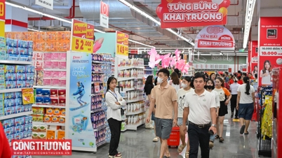 Endringer og tillegg til beslutningen om godkjenning av strategien for utvikling av det vietnamesiske detaljhandelsmarkedet.
