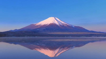 富士山が1年のうち約70日間しか見えないのはなぜですか？