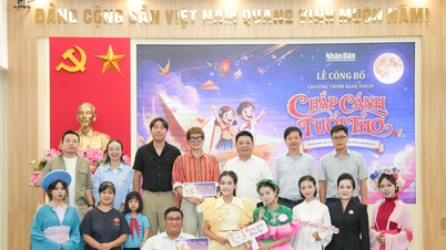 Hanoi'deki çocuklar için "Çocukluğa Kanat Vermek" adlı sanat programını duyuruyoruz.