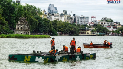 Hanoi si prepara a due spettacoli pirotecnici sull'acqua per la notte del 10 ottobre.