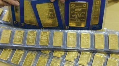 Emas kekal stabil, pakar meramalkan harga akan mencecah $5,000 dalam tempoh 12 bulan akan datang.