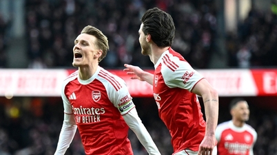 Arsenal beat Brighton to reclaim top spot in the league.