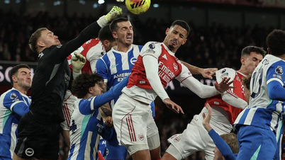 Arsenal překonal těžkosti, porazil Brighton a získal zpět první místo v Premier League.