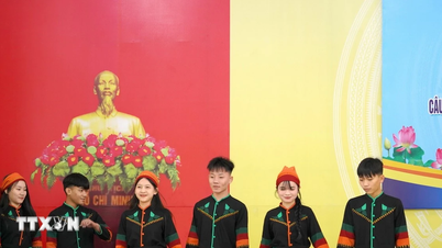 Quang Tri: Penghantaran dan penyerahan pakaian tradisional komuniti etnik Chut.