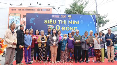 400 gift packages were distributed to support people affected by floods.