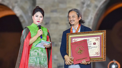 آرٹسٹ Ngo Ba Hoang اور اپنی پینٹنگز کی سیریز "ہیلو ویتنام - مائی ہوم لینڈ" کے ساتھ ویتنامی ریکارڈ حاصل کرنے کا سفر