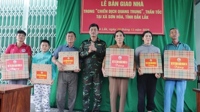 Die ersten fünf Häuser der Quang-Trung-Kampagne wurden an die Bevölkerung der Gemeinde Son Hoa übergeben.
