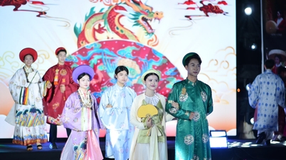 คนหนุ่มสาวเผยแพร่เอกลักษณ์ทางวัฒนธรรมผ่านชุดอ่าวไดแบบดั้งเดิม