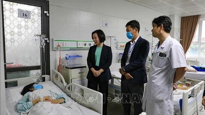 เยี่ยมเยียนและแสดงความเสียใจต่อผู้ประสบภัยจากอุบัติเหตุร้ายแรงที่ลาวกาย