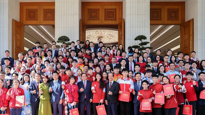 Hot topics this week: Approval of unified textbooks; commendation of students who won international awards.