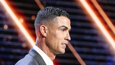 Ronaldo xuất sắc nhất Trung Đông, Dembele lại thắng Yamal