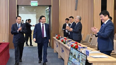 레 만 훙 장관 대행은 EVN 회의에 참석하여 2025년 실적을 요약하고 2026년 과제를 설명했습니다.