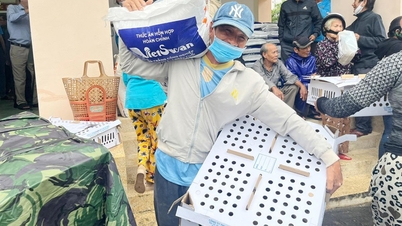洪水被害を受けた地域の人々が生産を再開できるよう、協力しましょう。