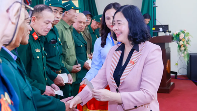 30,000 bungkusan hadiah Tet diagihkan kepada fakir miskin dan mereka yang berada dalam keadaan sukar.