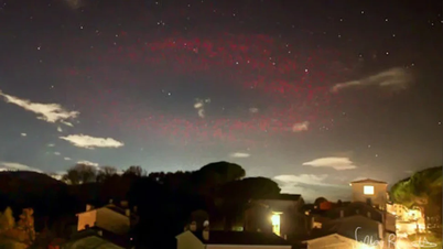 Quầng sáng bí ẩn giống UFO xuất hiện trên bầu trời Italy