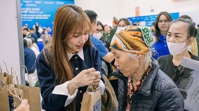 롱쩌우와 호아민지는 음악을 통해 베트남인의 건강에 대한 이야기를 들려줍니다.
