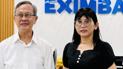 Profesor Le Ngoc Thach menyumbangkan 1 miliar VND untuk mendirikan dana beasiswa bagi siswa SMA Le Hong Phong.