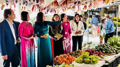 Dai Thanh tar traditionella marknader in i den digitala tidsåldern.