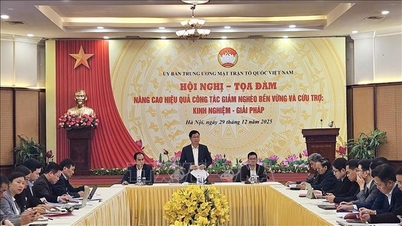 Discuter des solutions pour améliorer l'efficacité des efforts durables de réduction de la pauvreté et d'aide humanitaire.