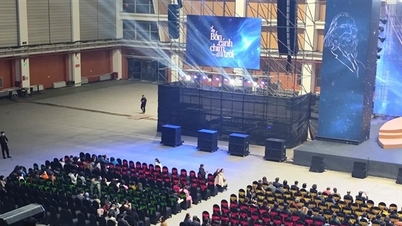 Hva sa kultur- og idrettsdepartementet i Hanoi etter å ha utsatt showet «Fire fugler på himmelen» i siste liten?