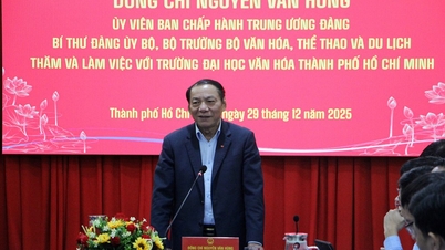 Manteniendo la tradición y manteniendo viva la llama de la Universidad de Cultura de Ciudad Ho Chi Minh.