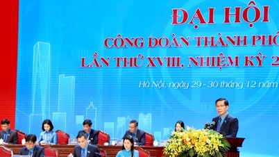 Opening Ceremony of the 18th Congress of the Hanoi Trade Union: