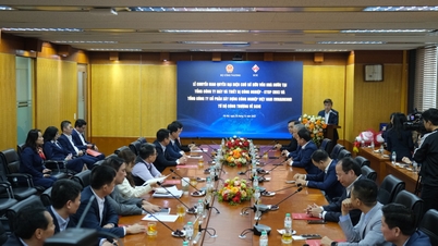 Cérémonie de signature pour le transfert de deux sociétés du ministère de l'Industrie et du Commerce à la State Capital Investment and Business Corporation (SCIC).