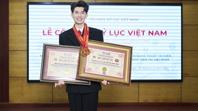 Designer Nguyen Minh Cong receives a Vietnamese record for the second time.