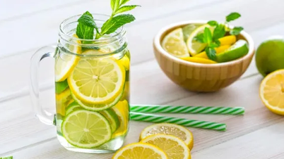 朝に温かいレモン水を飲むのは健康に良いのでしょうか？