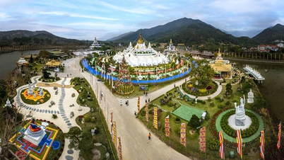 Pagoda Agung Tay Thien sedang mengadakan upacara sembahyang bagi menyambut tahun baharu 2026.