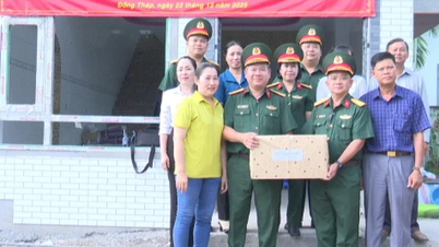 Das Kampagnenkomitee „Für die Armen“ der Militärregion 9 übergab ein „Genossenhaus“ im Stadtteil My Phong.