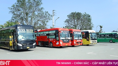 Pemandangan yang kontras dari tiket bus antar provinsi menuju Ha Tinh selama liburan Tahun Baru.