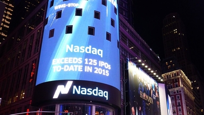 Wall Street melambat menjelang tahun baru, dengan saham-saham teknologi memimpin koreksi tersebut.