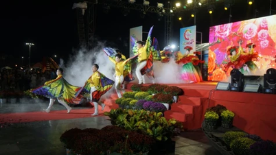 Sa Dec glänzt hell in der Live-Performance-Show „Hundert Jahre Duft und Schönheit des Blumendorfes“.