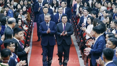 Der Generalsekretär nahm an der Konferenz teil, auf der die Arbeit der Ho-Chi-Minh-Nationalakademie für Politik im Jahr 2025 zusammengefasst wurde.
