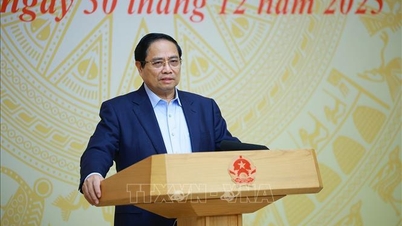 Başbakan Pham Minh Chinh, etnik azınlık bölgelerindeki projelerde yaşanan zorlukları ele almak üzere bir konferansa başkanlık etti.