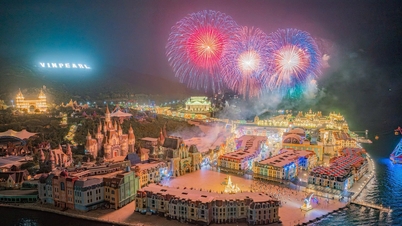 HIEUTHUHAI and international DJs liven up the New Year's Eve countdown in Nha Trang.