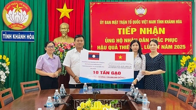 Khammoune province donated 10 tons of rice to support Khanh Hoa province in overcoming the consequences of floods and heavy rains.