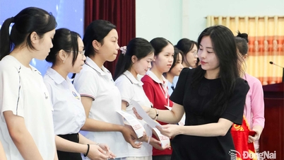 困難な状況にある50人の女子学生に23億ドンを超える支援を提供。