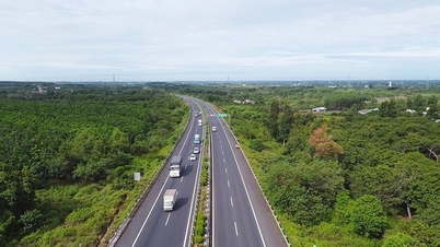 Dong Nai province is reclaiming land in three communes to expand the Ho Chi Minh City - Long Thanh expressway.