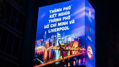 Das Saigon Marina IFC erstrahlt in hellem Glanz, um die Zusammenarbeit zwischen Vietnam und Großbritannien zu feiern.