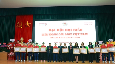 Pingat Buruh telah dianugerahkan kepada 20 individu, termasuk jurulatih dan atlet Pasukan Sepak Takraw Kebangsaan.