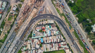 Prima ramură a pasajului de la intersecția An Phu, în valoare de 3,4 trilioane de VND, a fost deschisă traficului.