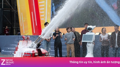 Zbliżenie na wystawę bezzałogowych statków powietrznych, robotów strażackich i pojazdów autonomicznych w Hanoi.