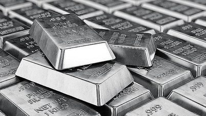 سعر الفضة اليوم، 31 ديسمبر: يرتفع إلى 2.5 مليون دونغ فيتنامي للأونصة.